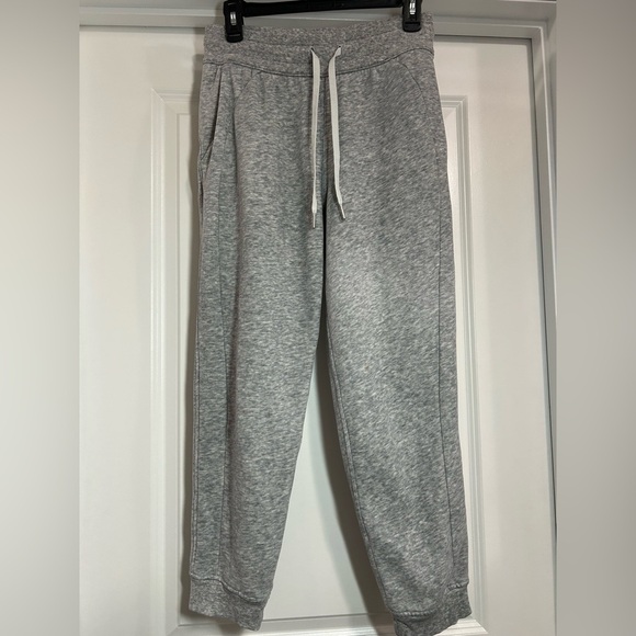 Lululemon Light Gray Scuba Jogger 7/8 Length-Minor Flaw - Picture 6 of 11